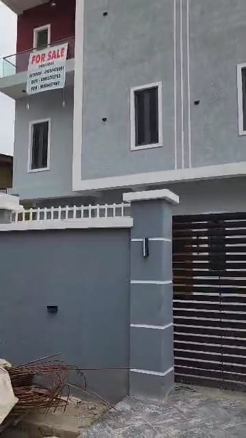 Eaglerock Court Premium Image 1